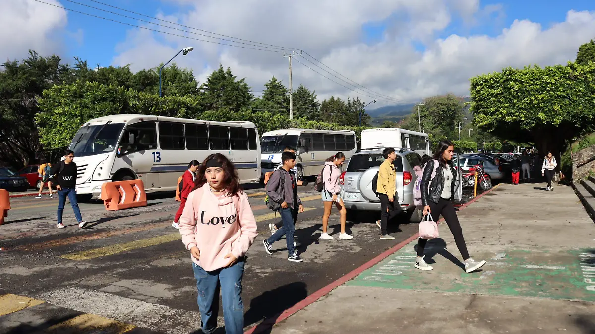 Asaltos en transporte son frecuentes entre universitarios-luis-flores